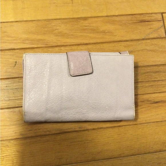 Mauve Guess Wallet - Picture 3 of 4